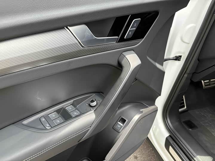 Фото 24 - Audi Q5L