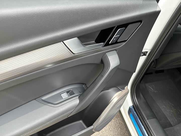 Фото 29 - Audi Q5L