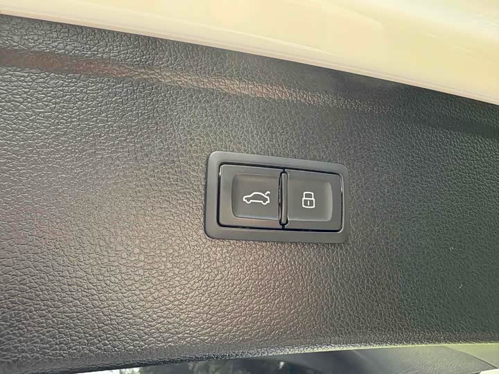 Фото 32 - Audi Q5L