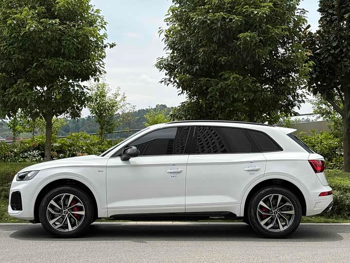 Фото 4 - Audi Q5L