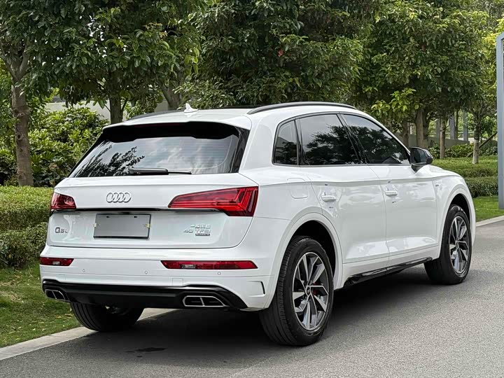 Фото 6 - Audi Q5L