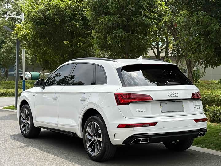 Фото 7 - Audi Q5L