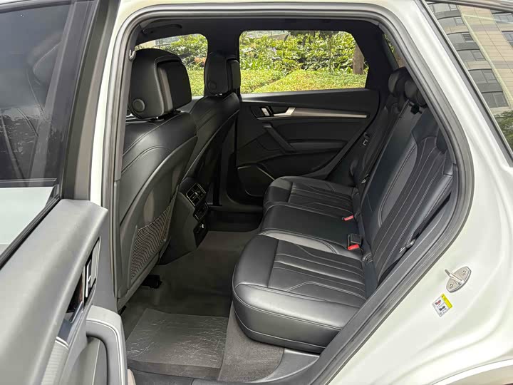 Фото 9 - Audi Q5L