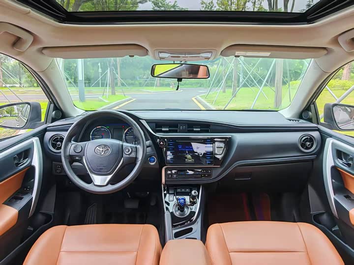 Фото 13 - Toyota Corolla Hybrid