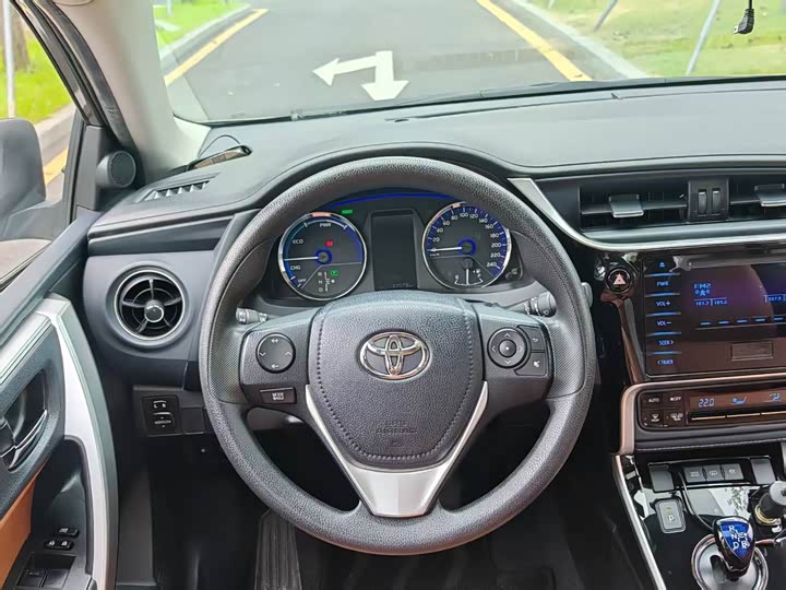 Фото 15 - Toyota Corolla Hybrid