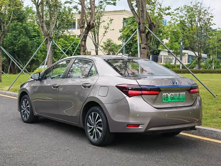 Фото 4 - Toyota Corolla Hybrid