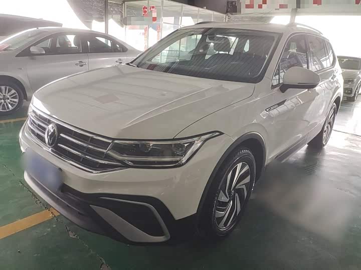 Фото 1 - Volkswagen Tiguan L Pro