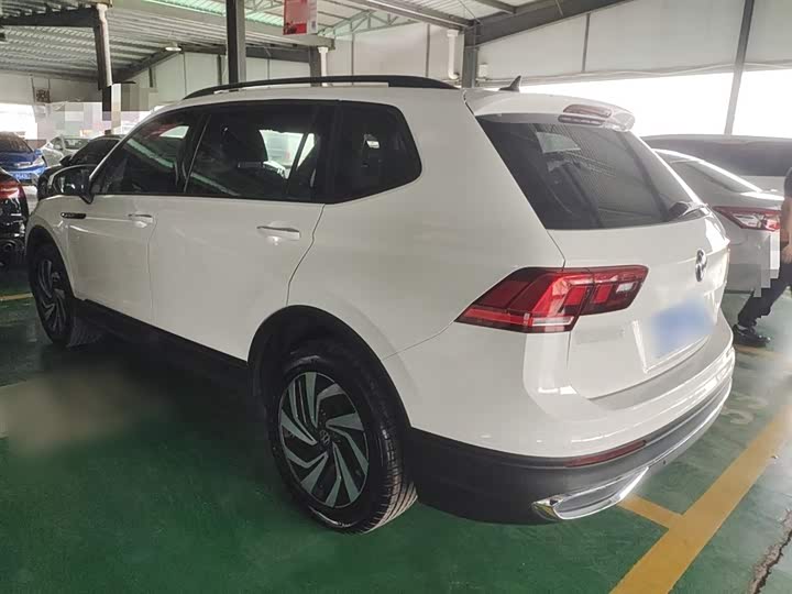 Фото 12 - Volkswagen Tiguan L Pro