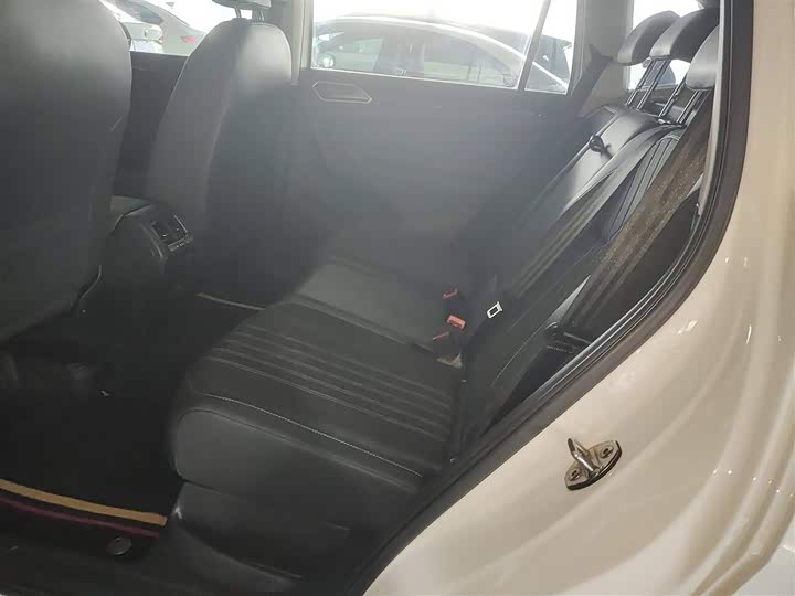 Фото 13 - Volkswagen Tiguan L Pro