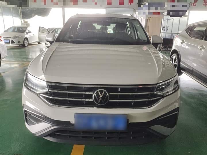 Фото 8 - Volkswagen Tiguan L Pro