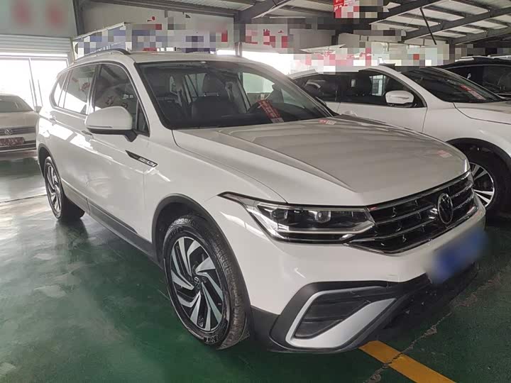 Фото 9 - Volkswagen Tiguan L Pro