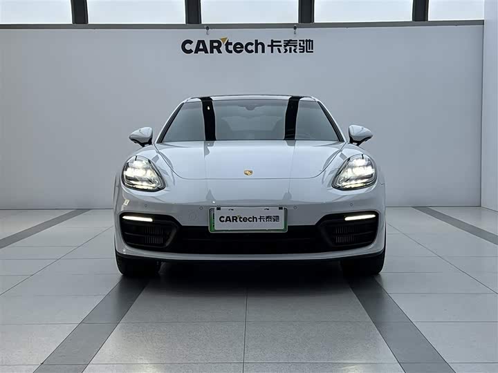 Фото 2 - Porsche Panamera Hybrid