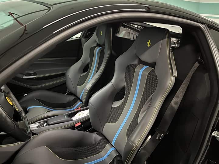 Фото 10 - Ferrari F8