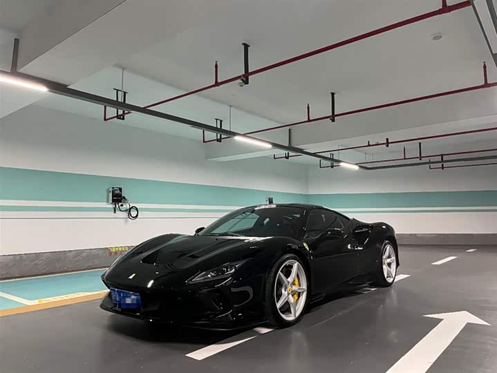 Фото 3 - Ferrari F8