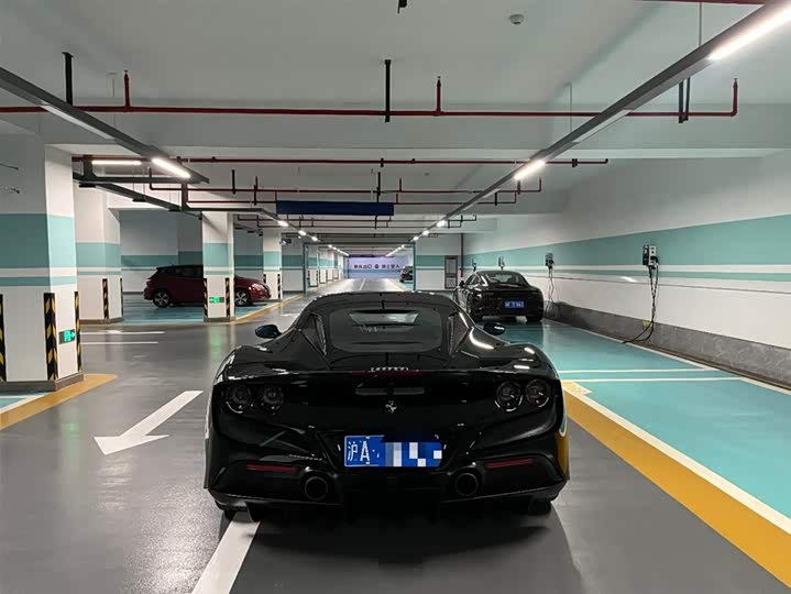 Фото 6 - Ferrari F8