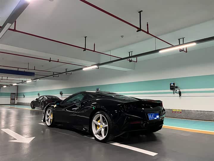 Фото 7 - Ferrari F8