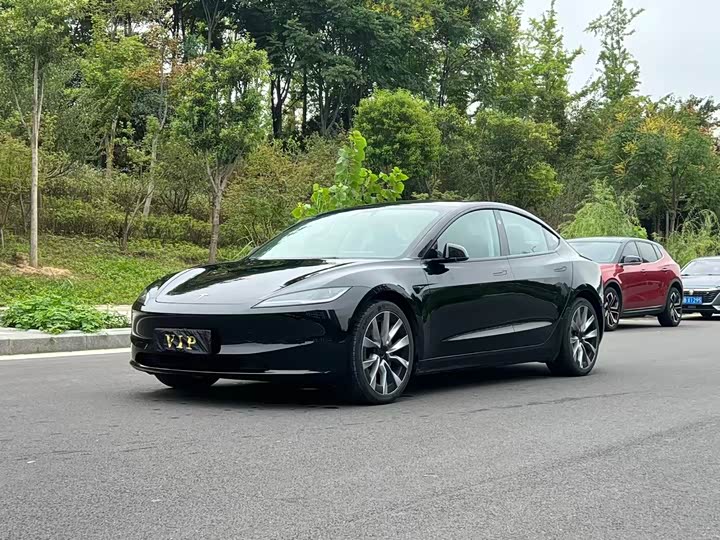 Фото 1 - Tesla Model 3