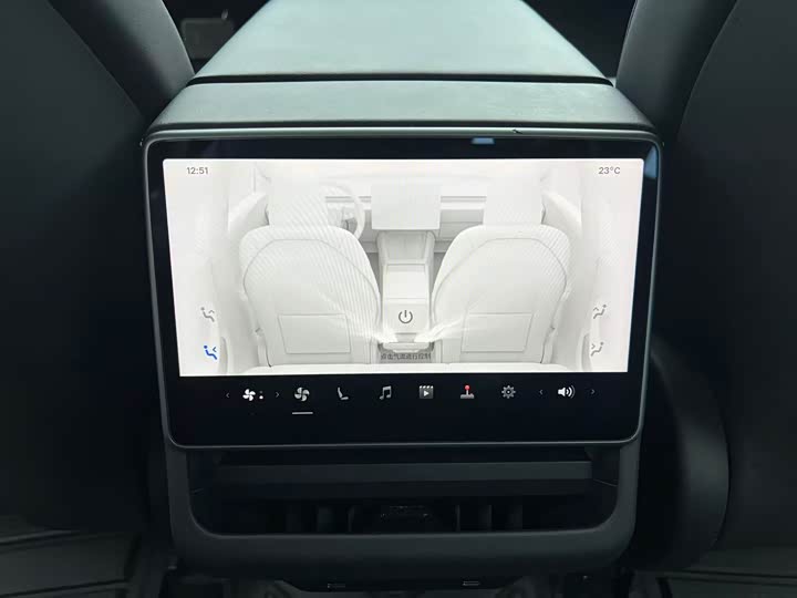 Фото 16 - Tesla Model 3