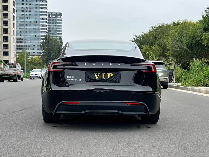 Фото 5 - Tesla Model 3