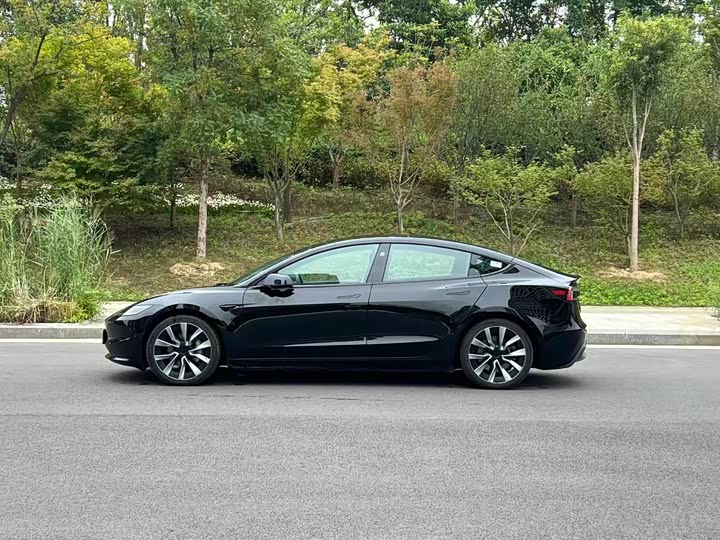 Фото 7 - Tesla Model 3