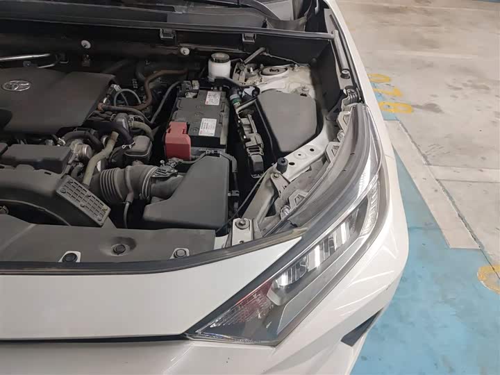 Фото 19 - Toyota RAV4