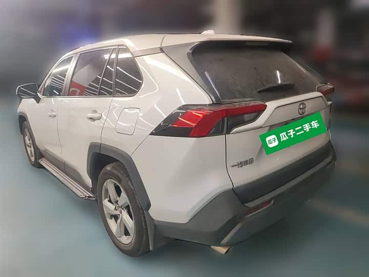 Фото 24 - Toyota RAV4