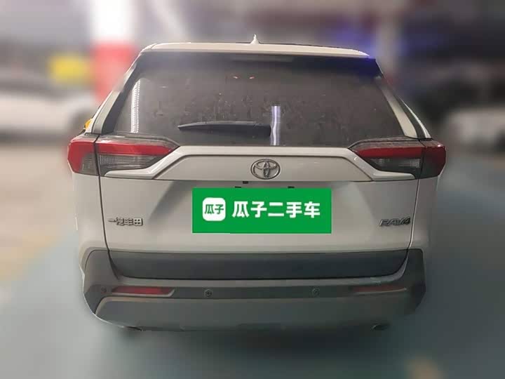 Фото 25 - Toyota RAV4