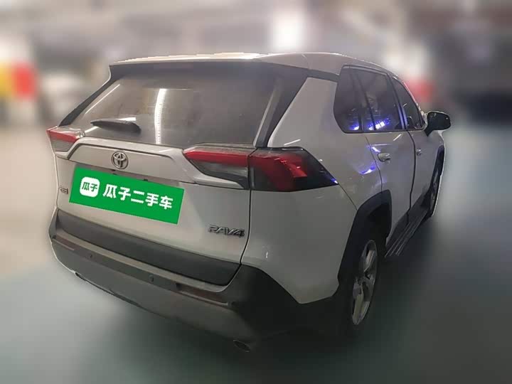 Фото 26 - Toyota RAV4