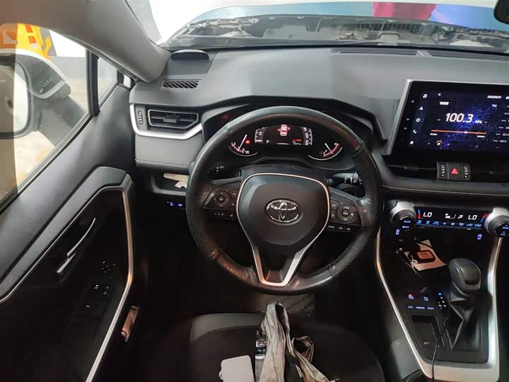 Фото 3 - Toyota RAV4