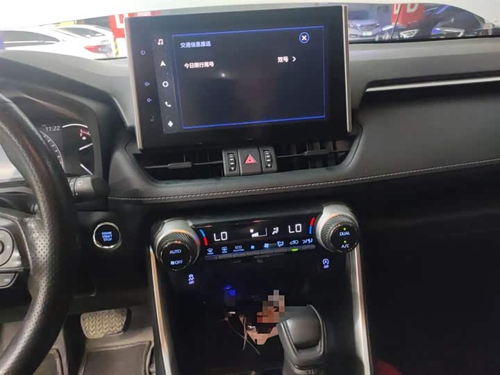 Фото 6 - Toyota RAV4