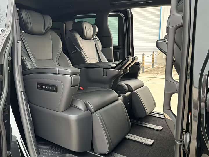 Фото 9 - Lexus LM