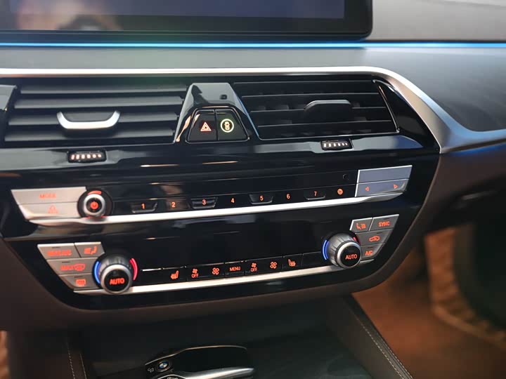 Фото 14 - BMW 5 Series Hybrid