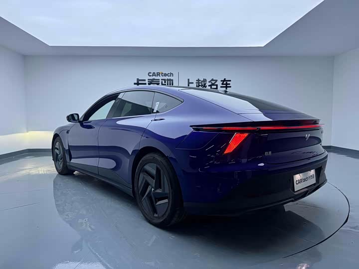 Фото 5 - Geely Jiyue 07