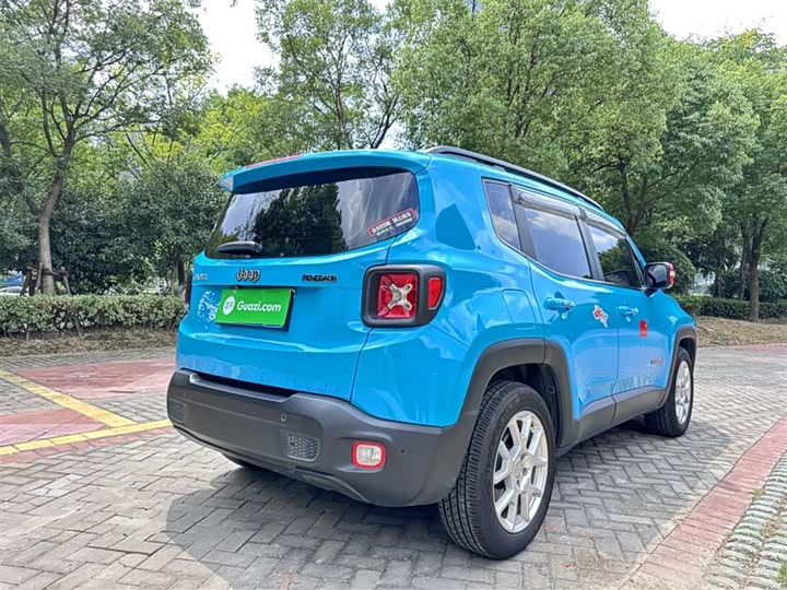 Фото 15 - Jeep Renegade