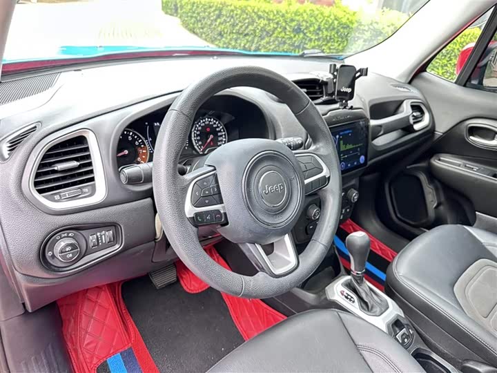 Фото 18 - Jeep Renegade