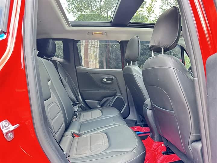 Фото 5 - Jeep Renegade