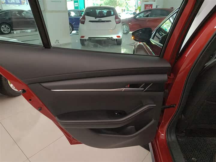 Фото 29 - Mazda 3 (Axela)