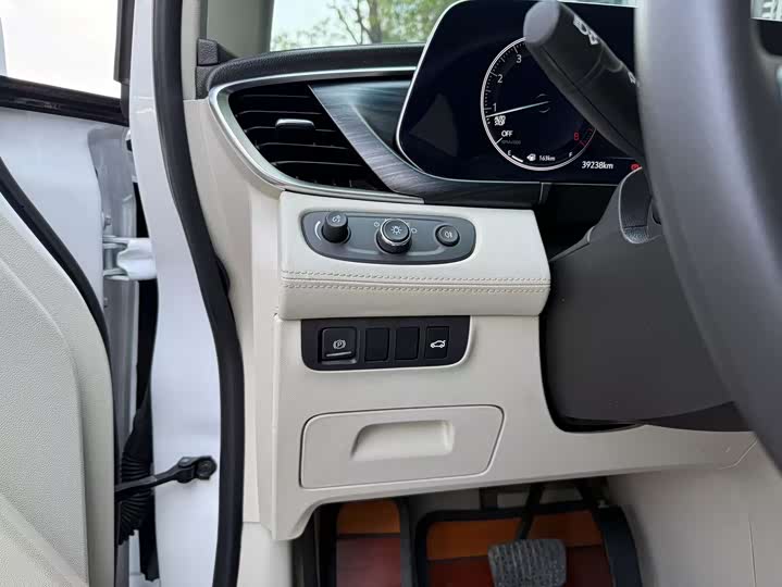 Фото 14 - Buick GL8 ES