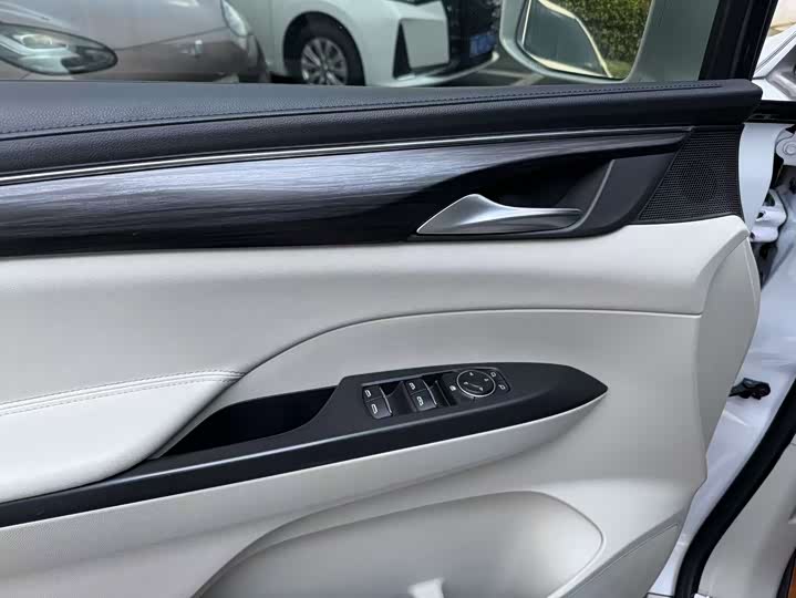 Фото 16 - Buick GL8 ES