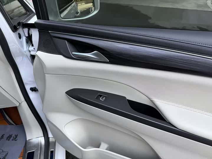 Фото 17 - Buick GL8 ES