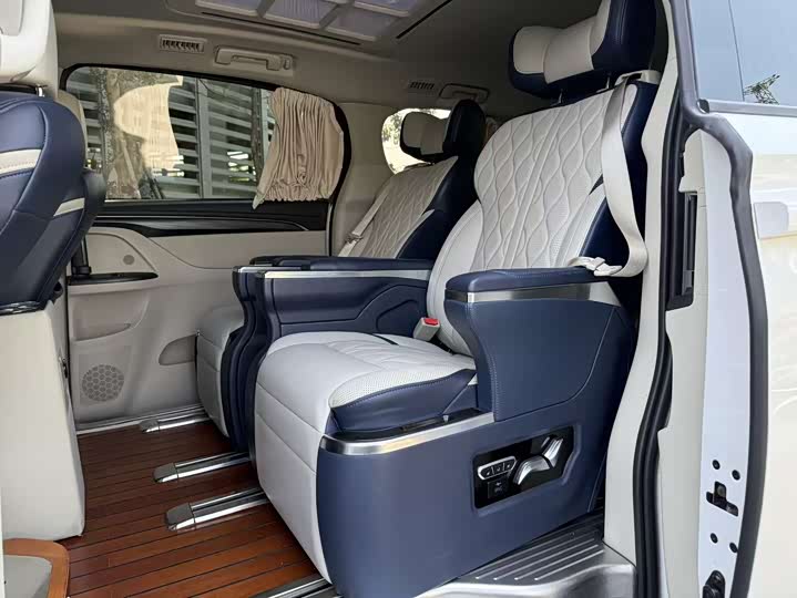 Фото 21 - Buick GL8 ES