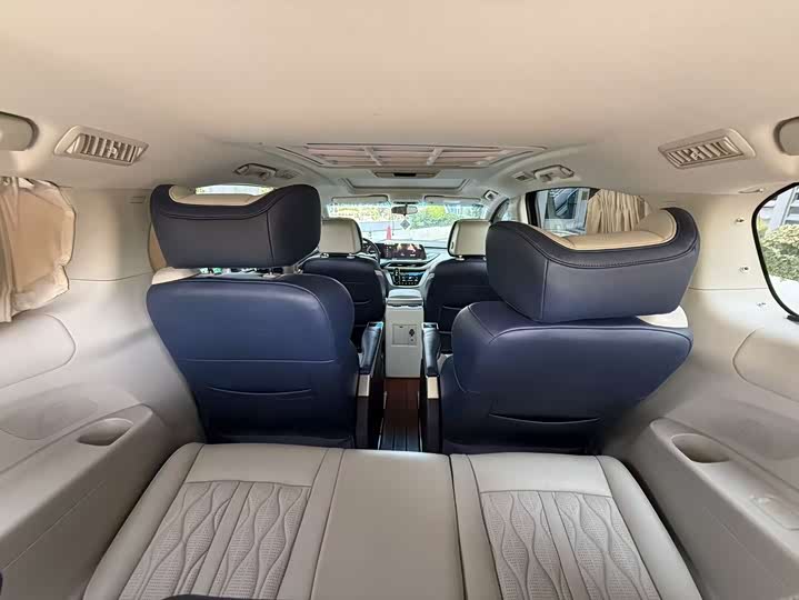 Фото 28 - Buick GL8 ES