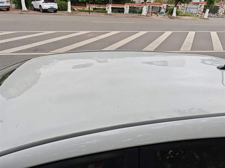 Фото 31 - Toyota Yaris L Hatchback