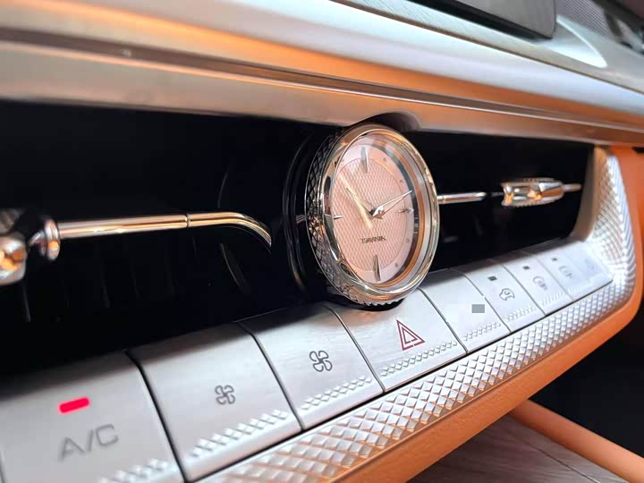 Фото 5 - Tank 500 Hybrid