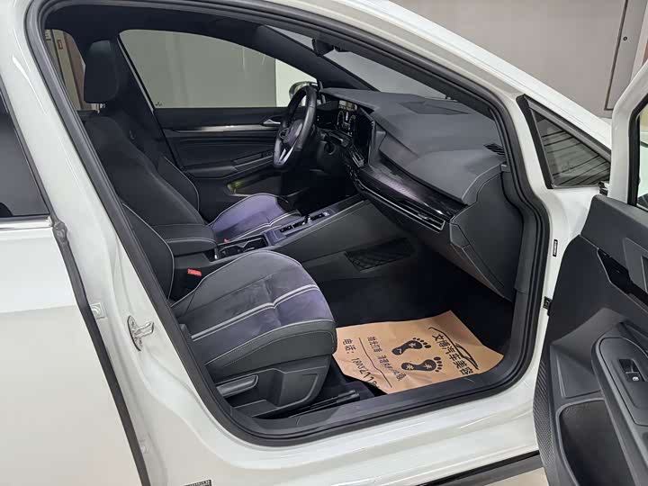 Фото 10 - Volkswagen Golf