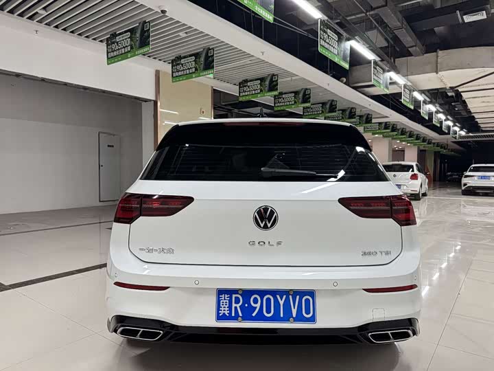 Фото 13 - Volkswagen Golf