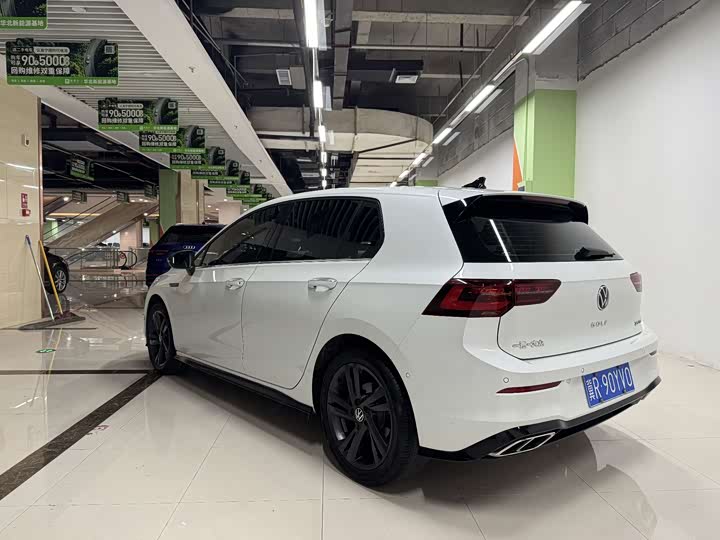 Фото 14 - Volkswagen Golf