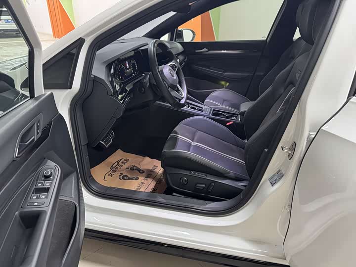 Фото 4 - Volkswagen Golf