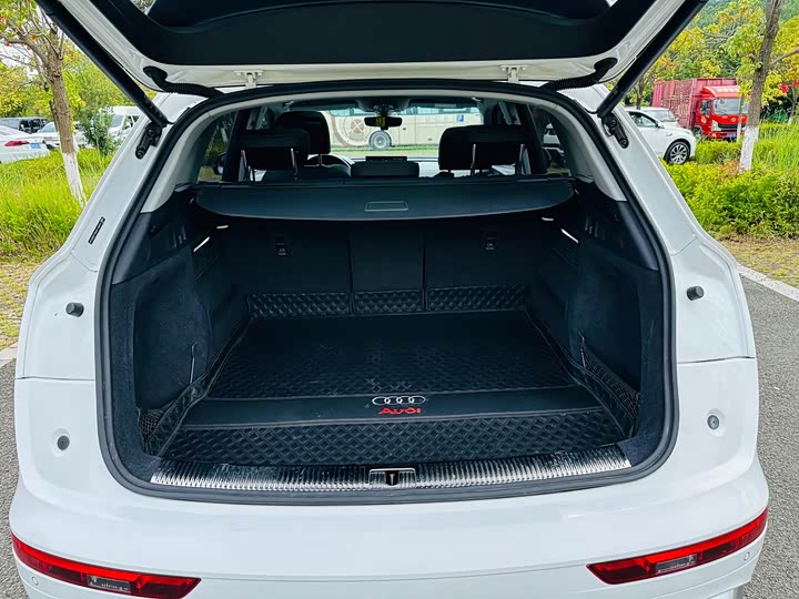 Фото 14 - Audi Q5L