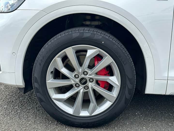 Фото 16 - Audi Q5L